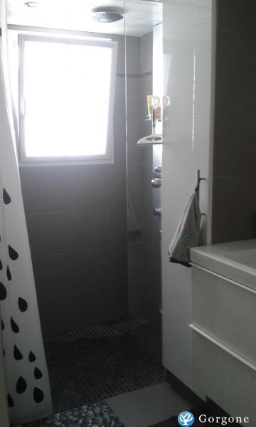 Douche italienne avec jet - Lavabo avec miroir